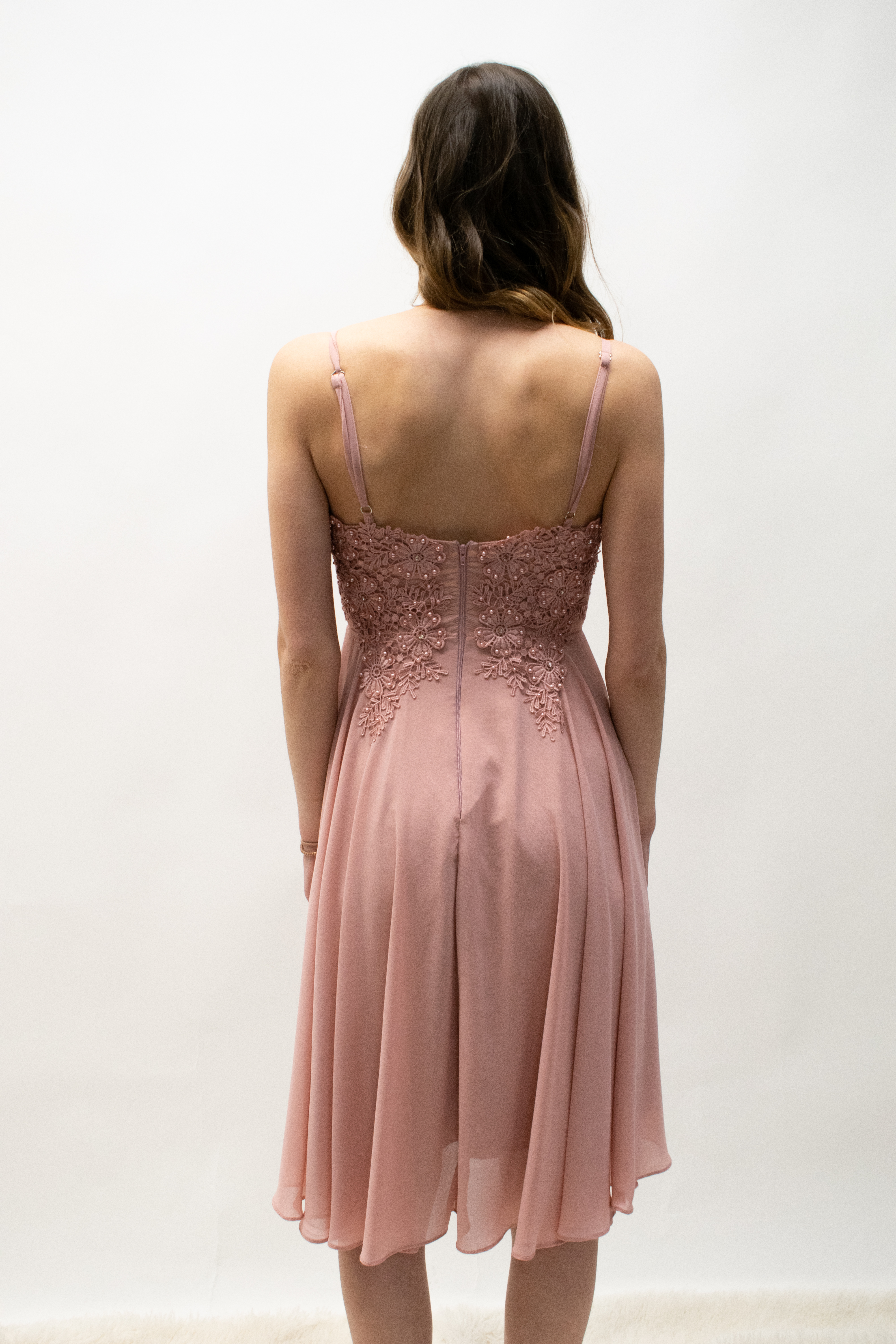 Kurzes Kleid mit Trägern in Rosa & Bordeux